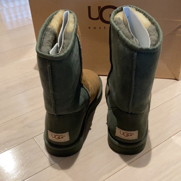Ugg Classic Boot - Picture 3 of 6